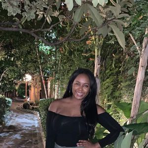 Meet your Posher, Simone